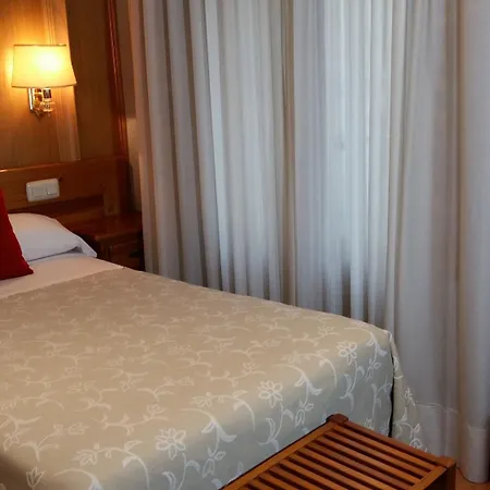 Real De Hotel 3*